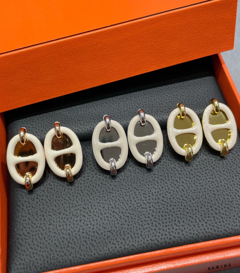 H**me5 earrings